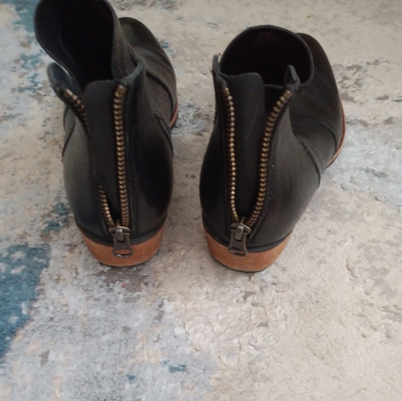 Kork- Ease size 8.5 Black Leather Ankle Boots Booties - Picture 5 of 13